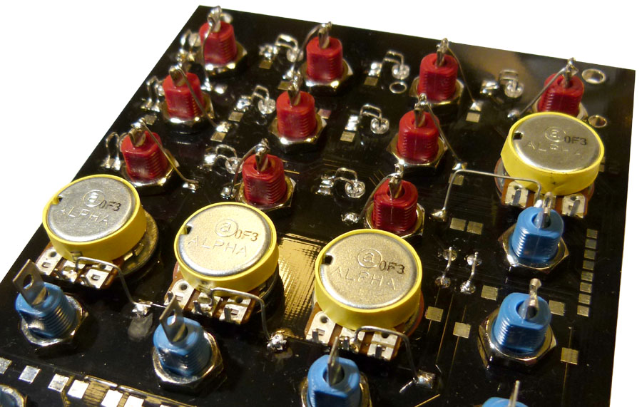 Quad comparator and memory cell