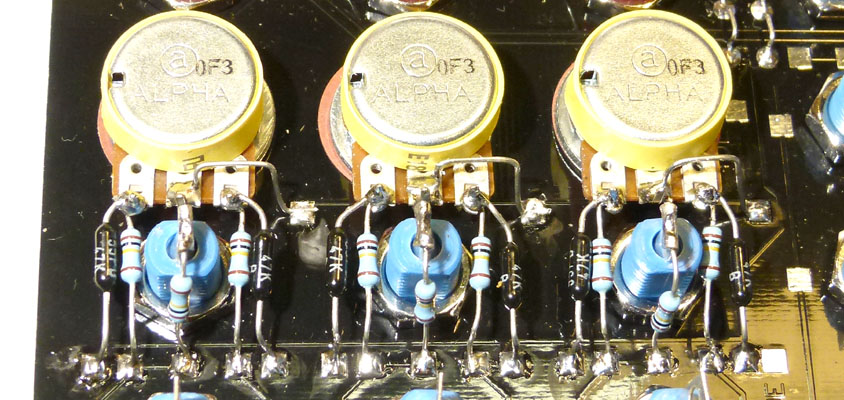 Quad comparator and memory cell