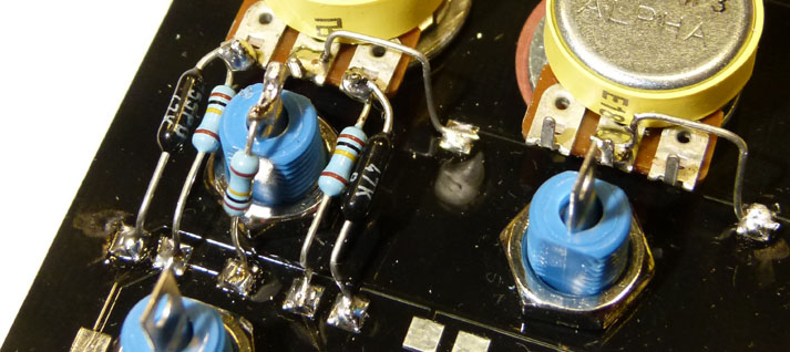 Quad comparator and memory cell